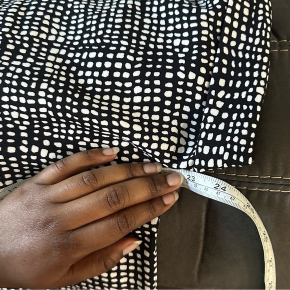 MELLODAY Black White Printed Boxy Blouse Cuff Sleeve Medium NWT Business Office - Picture 9 of 10